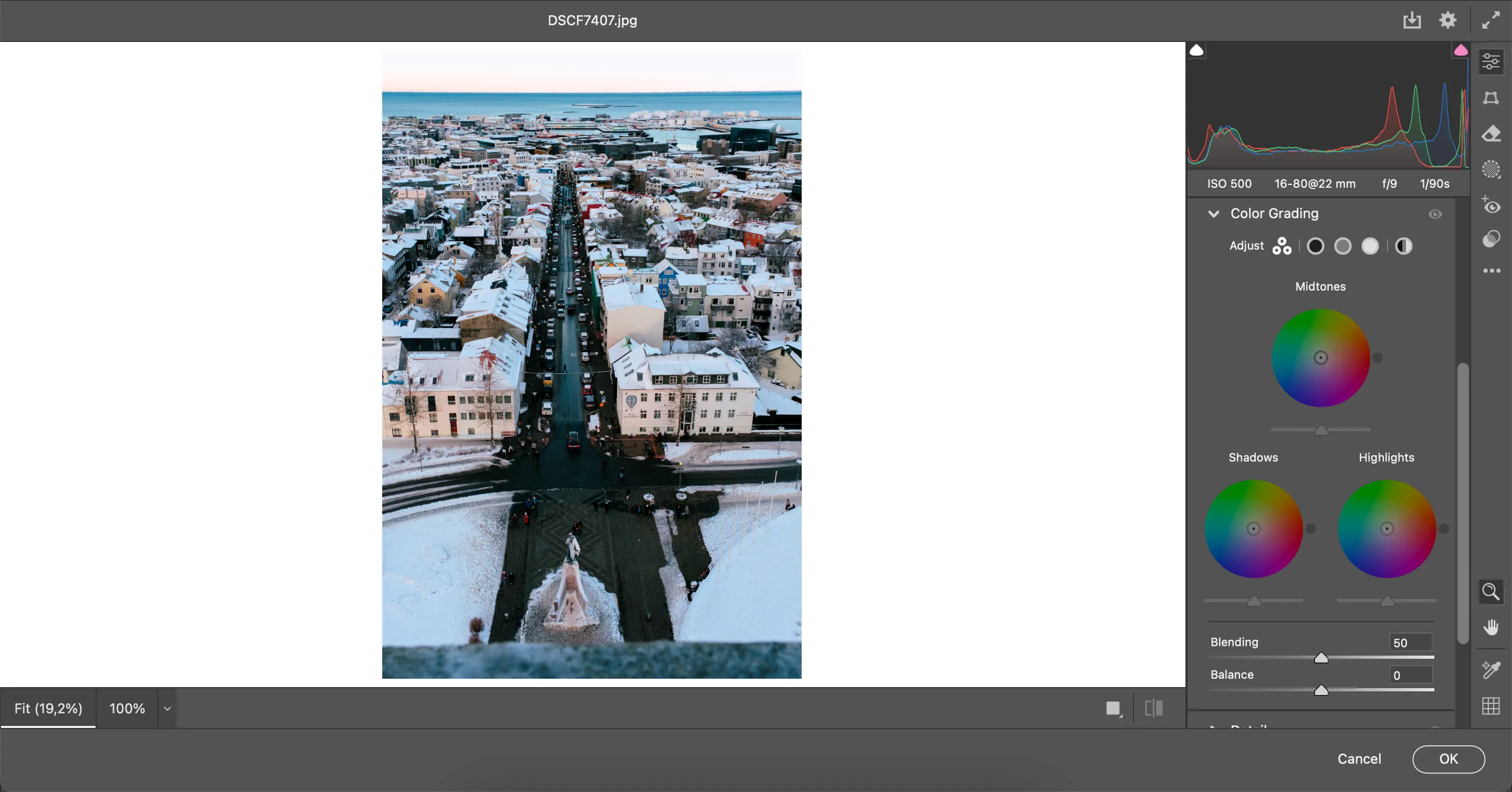 Giao diện Camera Raw khi chỉnh sửa ảnh được mở từ Photoshop