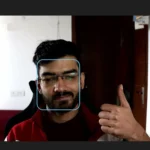 Giao diện Camera Windows hiển thị video chất lượng cao từ máy ảnh DSLR đang được dùng làm webcam, minh họa sự vượt trội của DSLR.