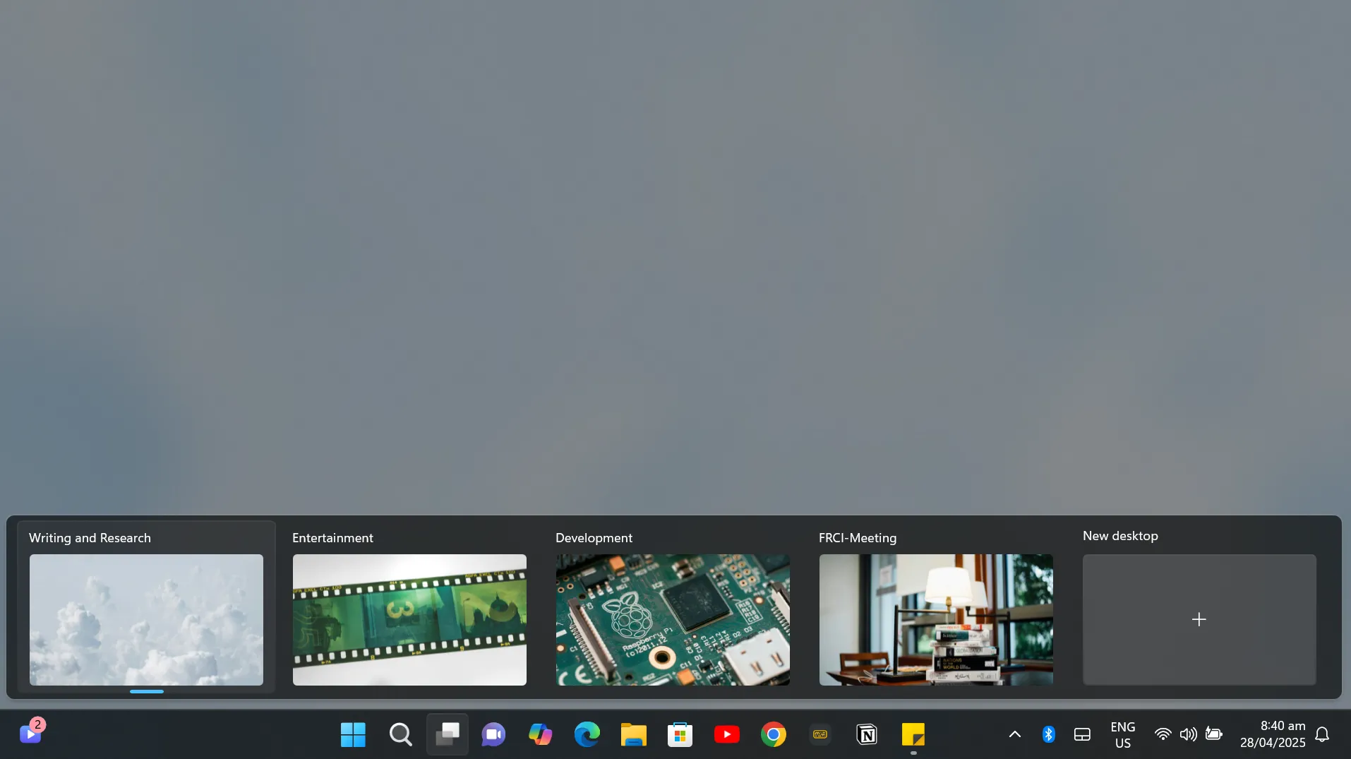 Giao diện Chế độ Xem Tác vụ (Task View) của Windows hiển thị nhiều màn hình ảo đang hoạt động