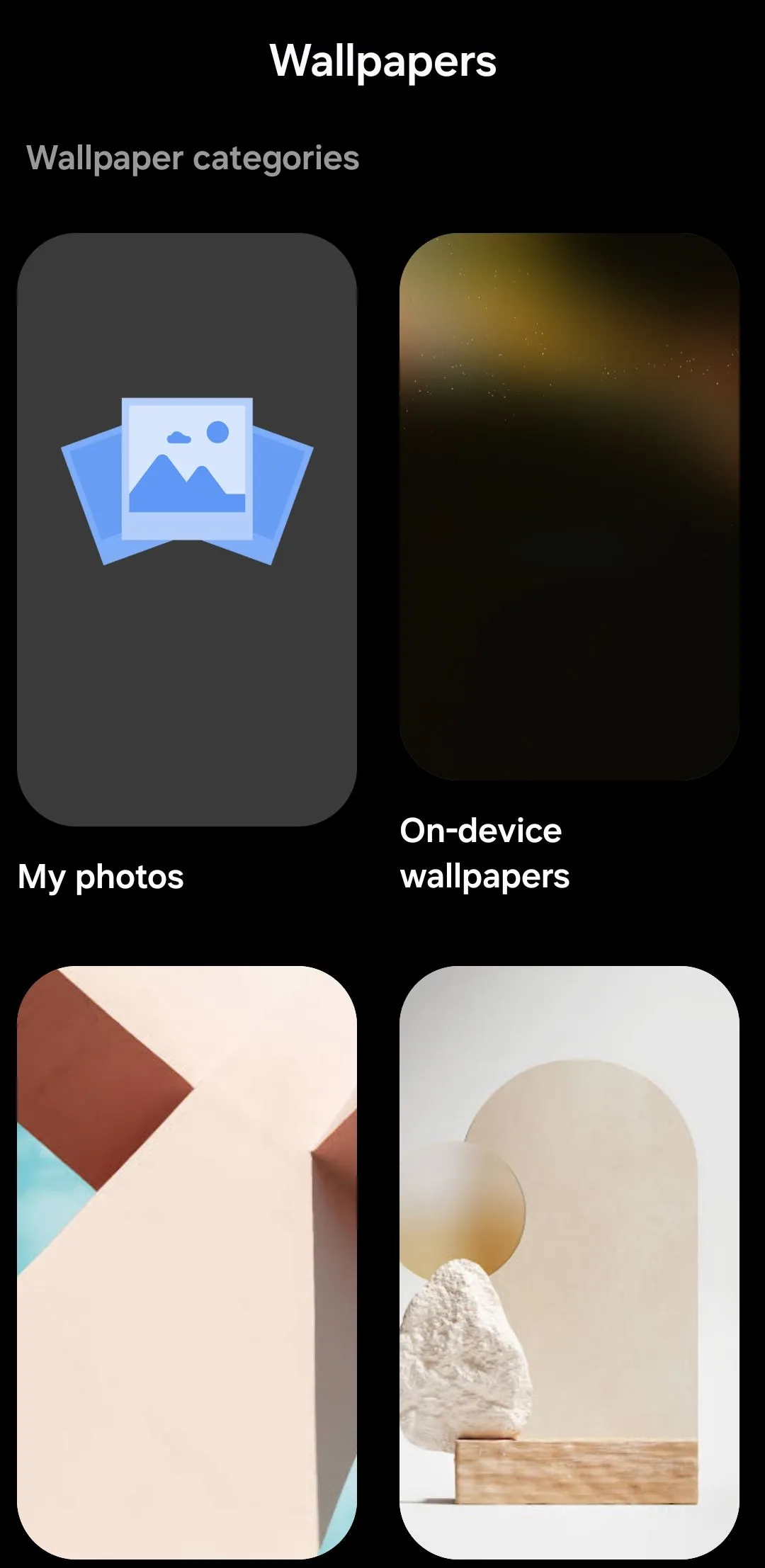 Giao diện chính của ứng dụng Google Wallpapers trên điện thoại Android, với các danh mục hình nền