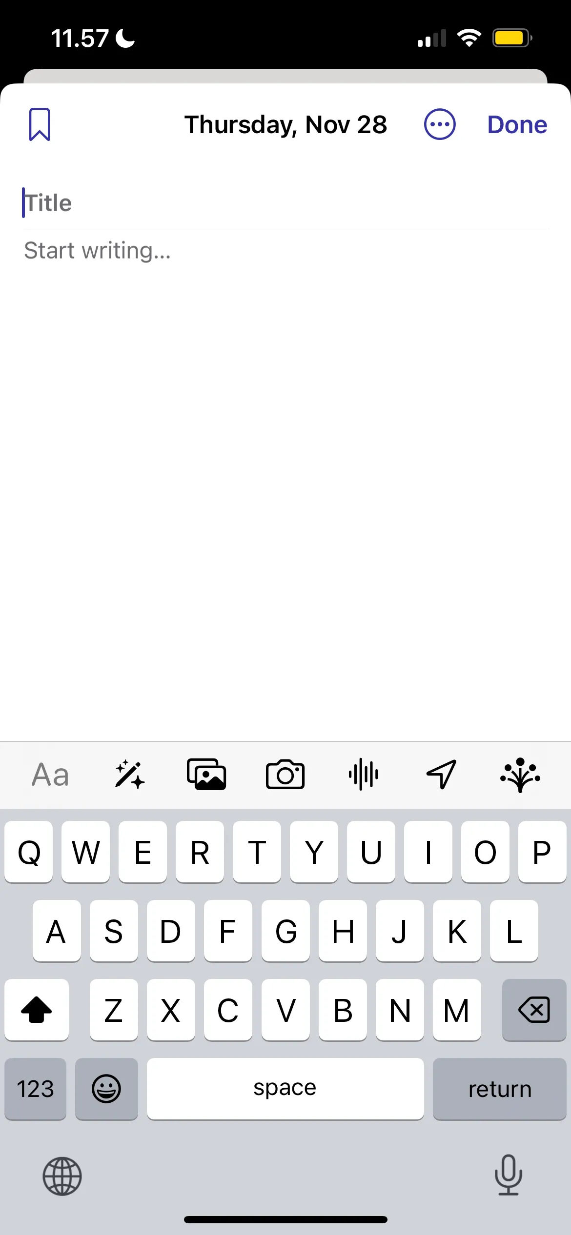 Giao diện chính của ứng dụng Nhật ký Apple trên iOS, khuyến khích việc ghi lại những khoảnh khắc hàng ngày.