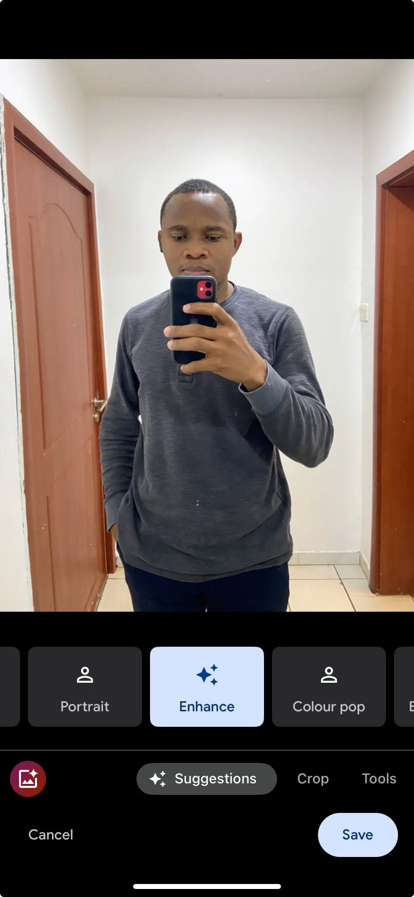 Giao diện chỉnh sửa ảnh trong Google Photos trên iPhone, hiển thị các tùy chọn điều chỉnh ánh sáng, màu sắc và áp dụng bộ lọc.