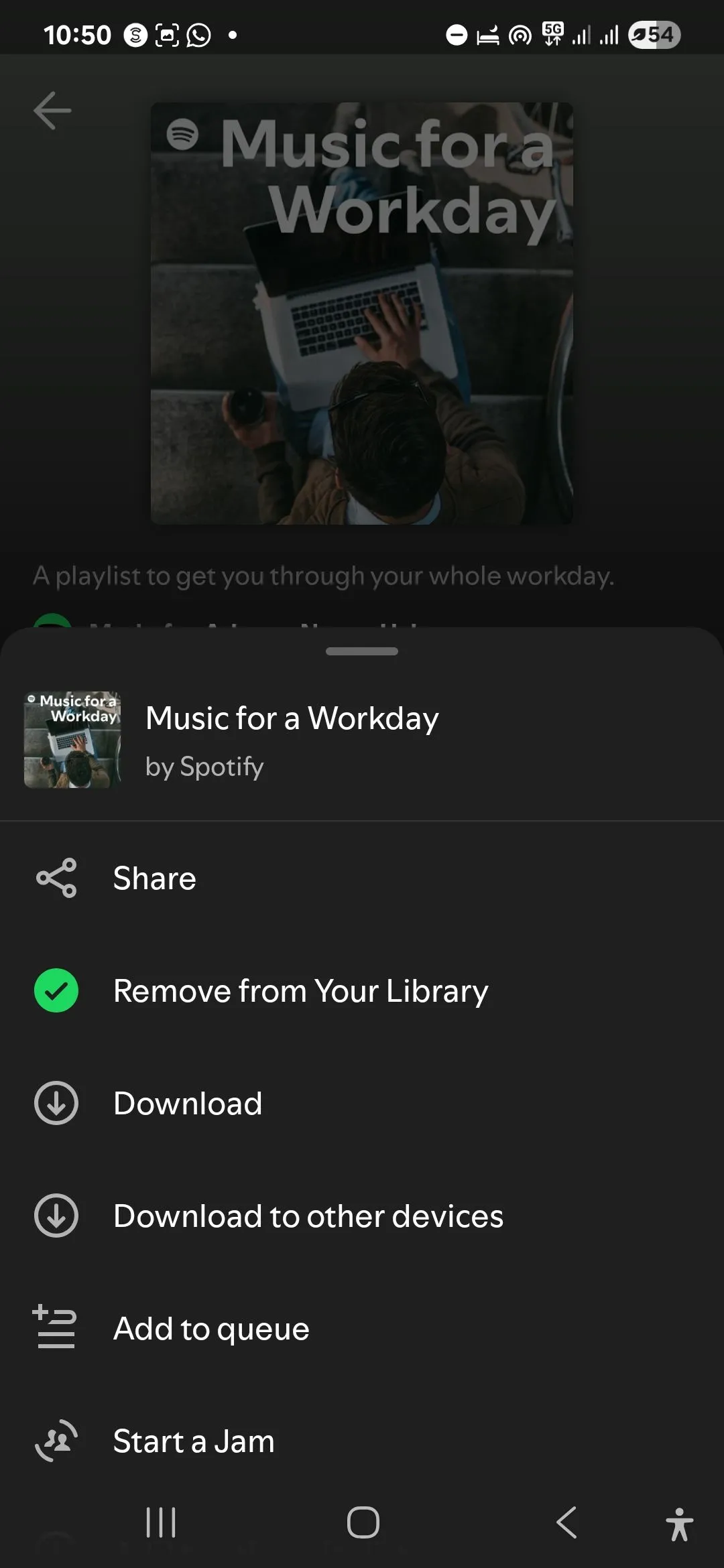 Giao diện danh sách phát nhạc trên Spotify cho Android, hiển thị tùy chọn tải xuống để nghe ngoại tuyến khi đi du lịch.