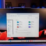 Giao diện File Explorer trên Windows 11 với thanh điều hướng và cách sắp xếp thư mục.