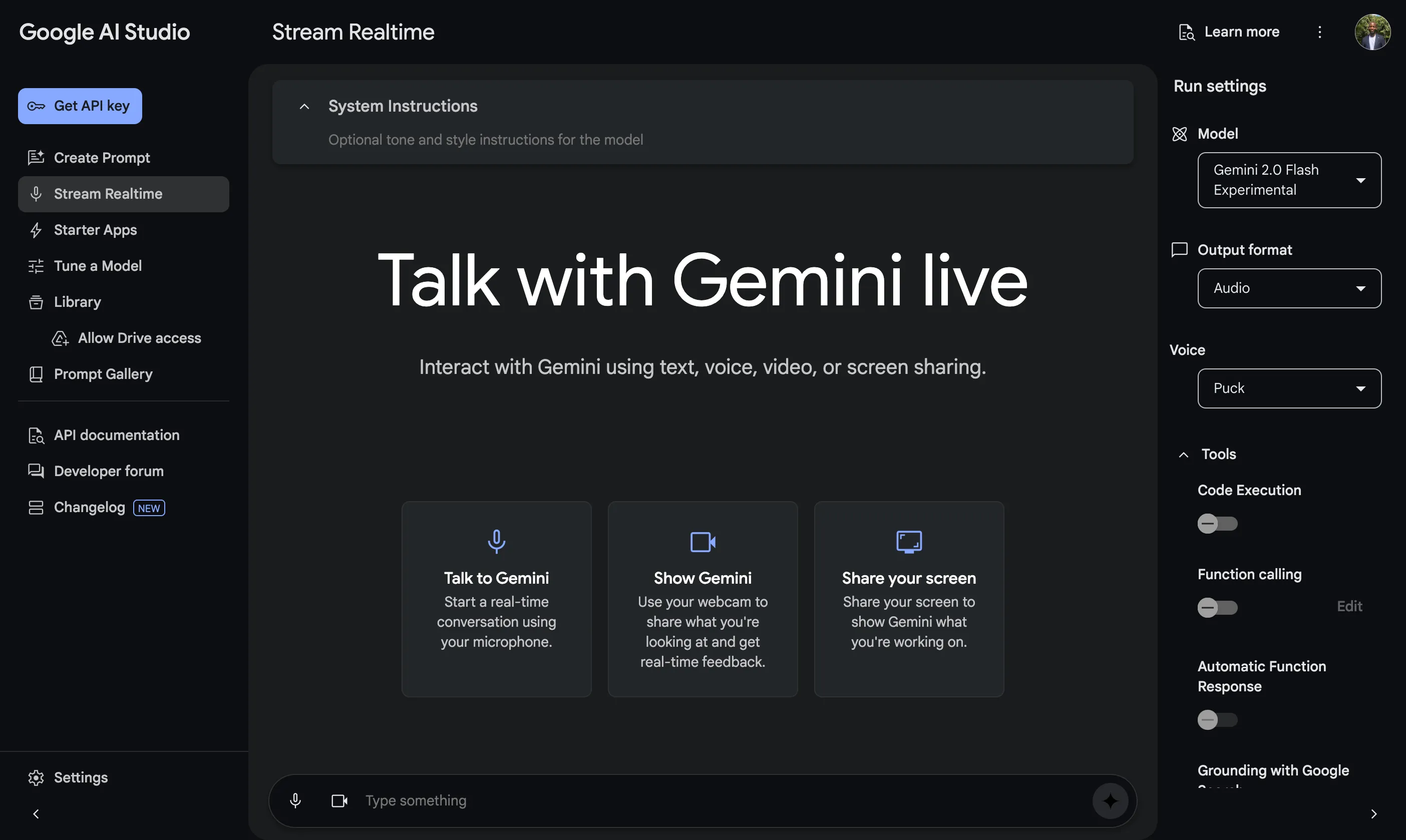 Giao diện Google AI Studio với tab &quot;Stream Realtime&quot; được lựa chọn, cho phép tương tác trực tiếp với Gemini.