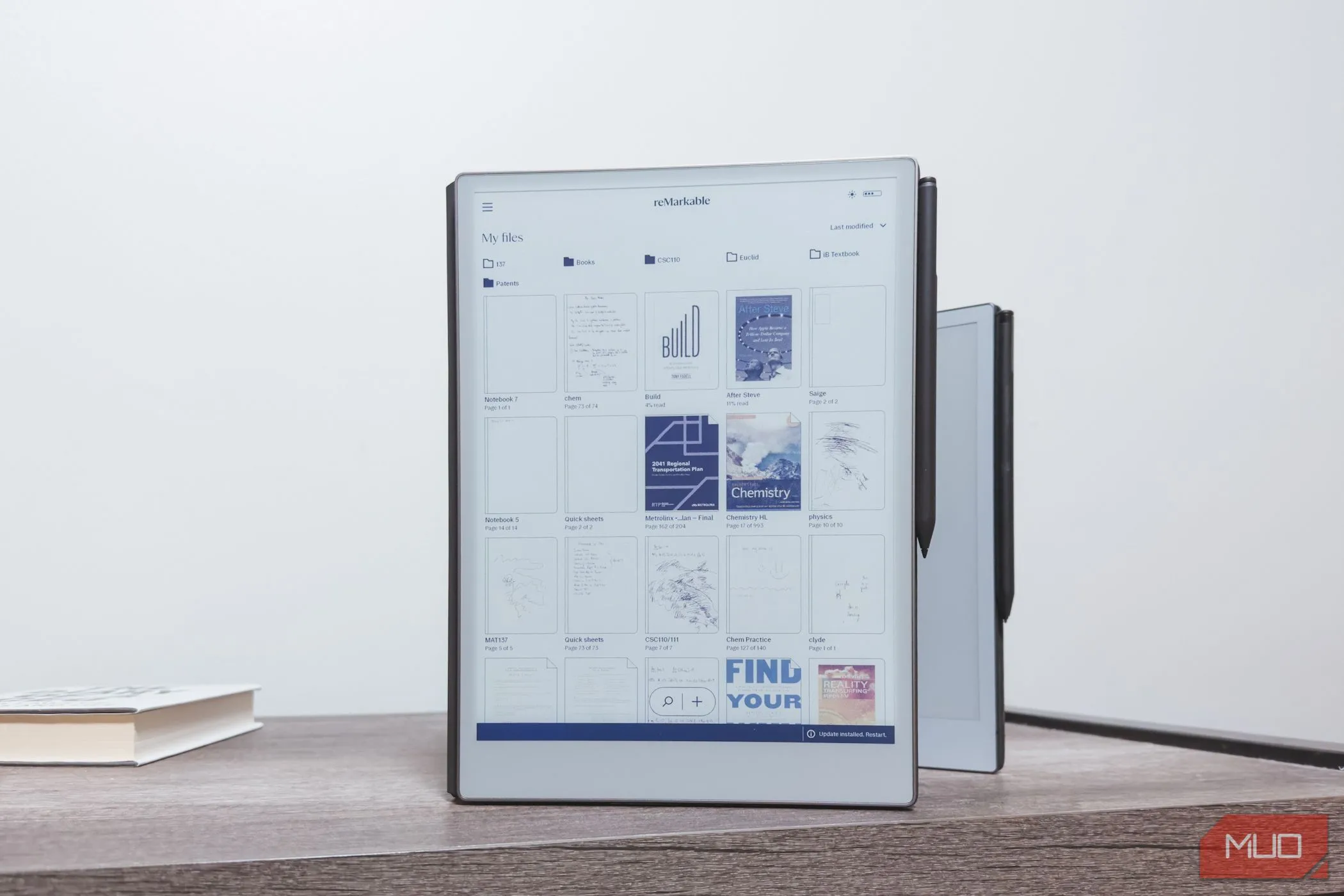 Giao diện hệ điều hành của reMarkable Paper Pro với trang chủ hiển thị các tài liệu và ghi chú