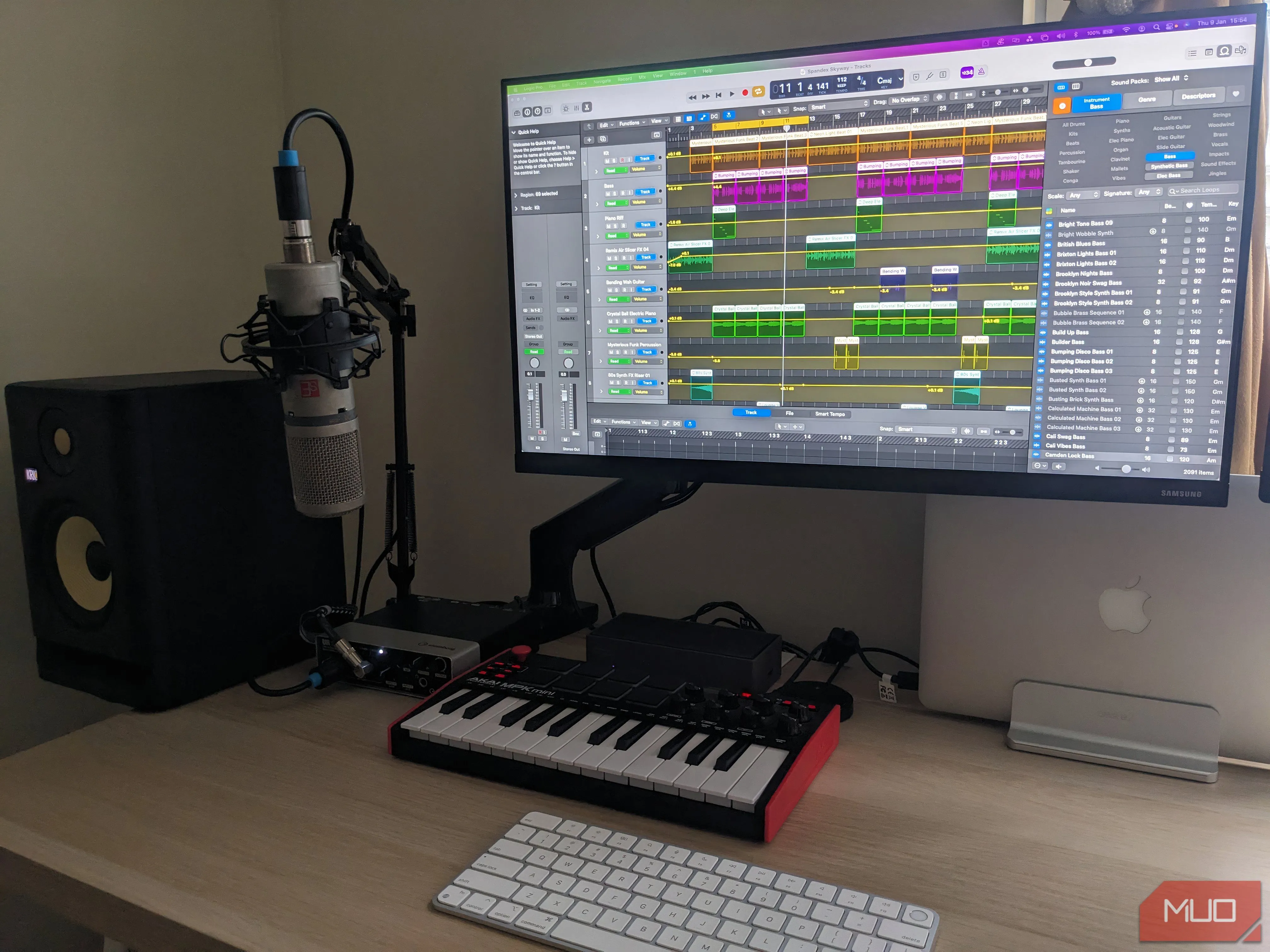 Giao diện Logic Pro trên một DAW, thể hiện quá trình sáng tạo âm nhạc chuyên nghiệp, khác biệt với nhạc AI.