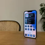 Giao diện Màn hình chính iOS 18 với các biểu tượng ứng dụng