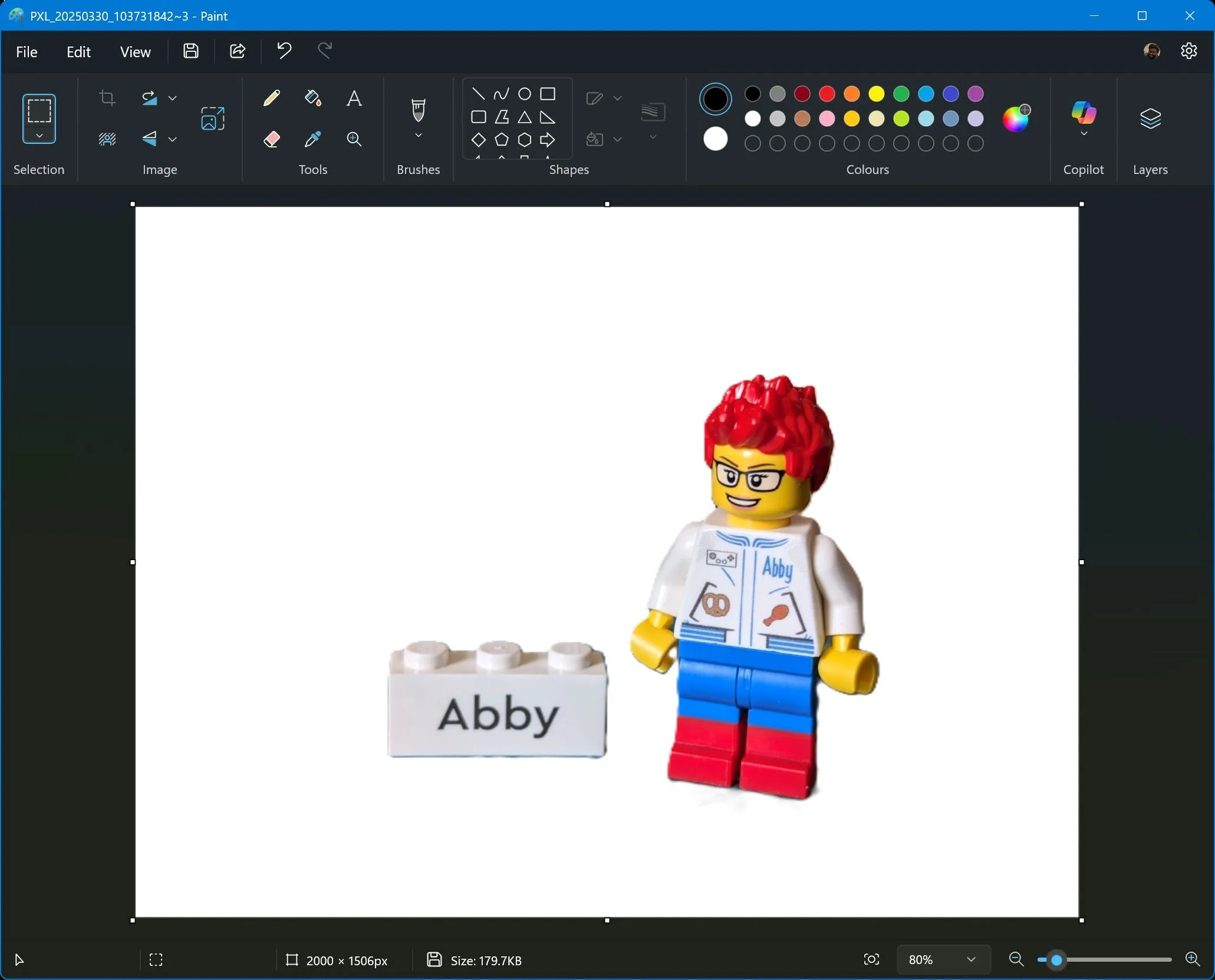 Giao diện Microsoft Paint với tính năng Remove Background, minh họa quá trình xóa nền ảnh tự động.