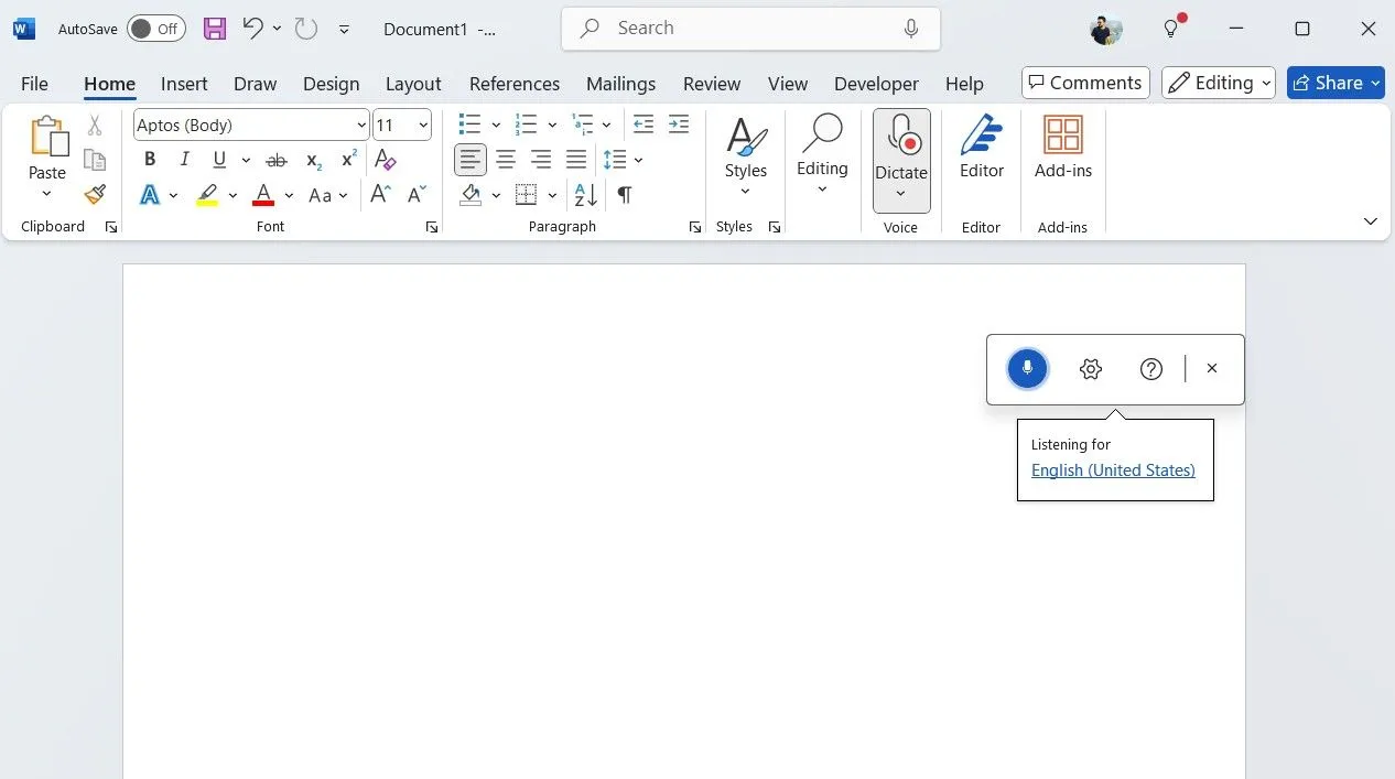 Giao diện Microsoft Word hiển thị công cụ gõ văn bản bằng giọng nói Dictate đang hoạt động.