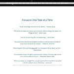 Giao diện Microsoft Word ở chế độ Focus Mode giúp tập trung cao độ khi viết bài