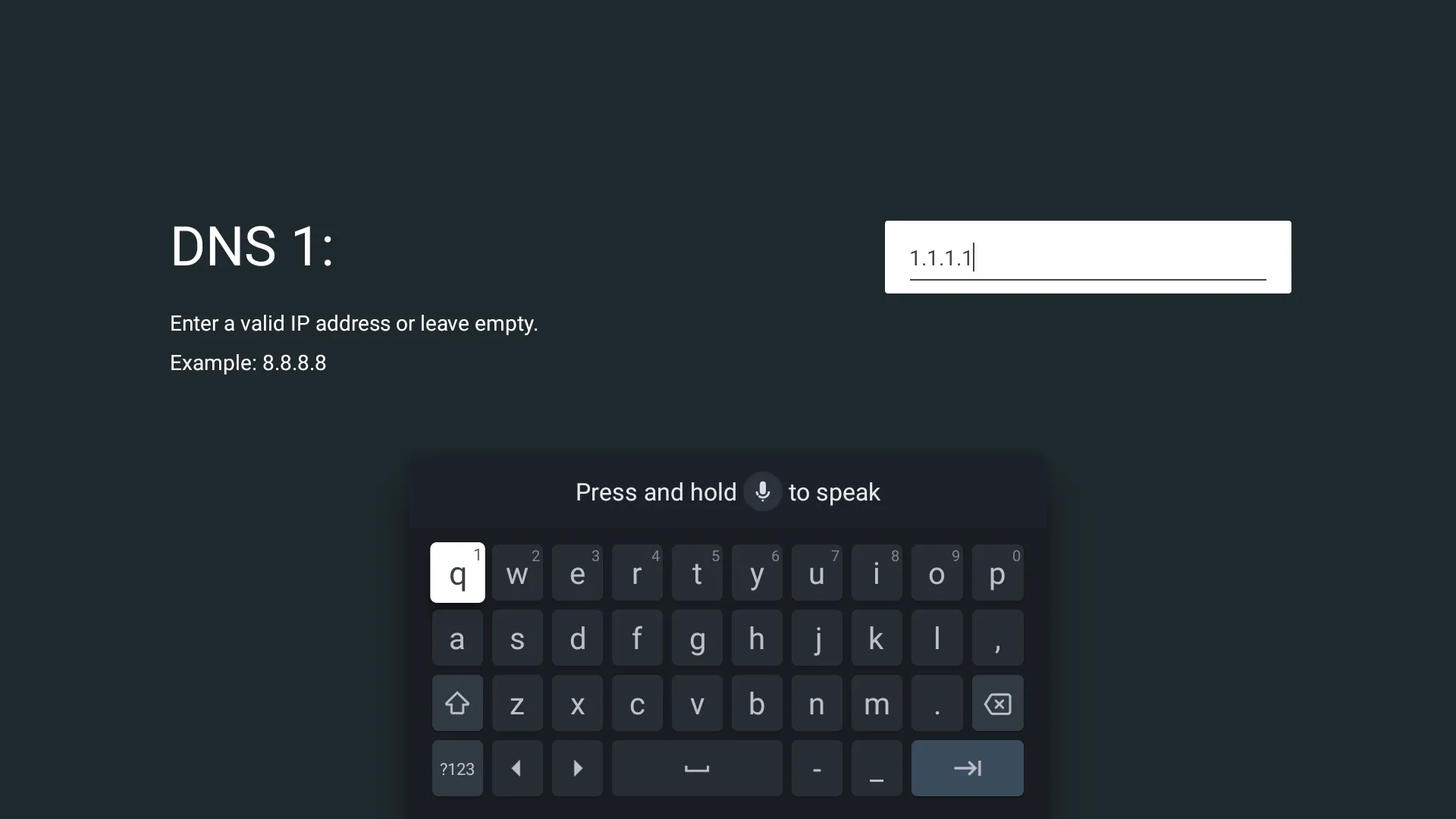 Giao diện nhập địa chỉ máy chủ DNS trên Smart TV, minh họa việc nhập 1.1.1.1 làm DNS chính của Cloudflare để cải thiện tốc độ và bảo mật.