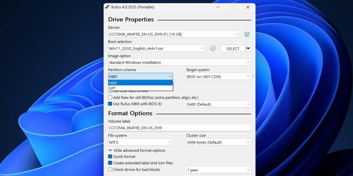 Giao diện Rufus hiển thị các tùy chọn tạo USB cài đặt Windows 11, bao gồm lựa chọn file ISO và sơ đồ phân vùng MBR/UEFI.