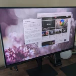 Giao diện Samsung DeX trên màn hình ngoài kết nối với điện thoại, minh họa khả năng làm việc như máy tính.