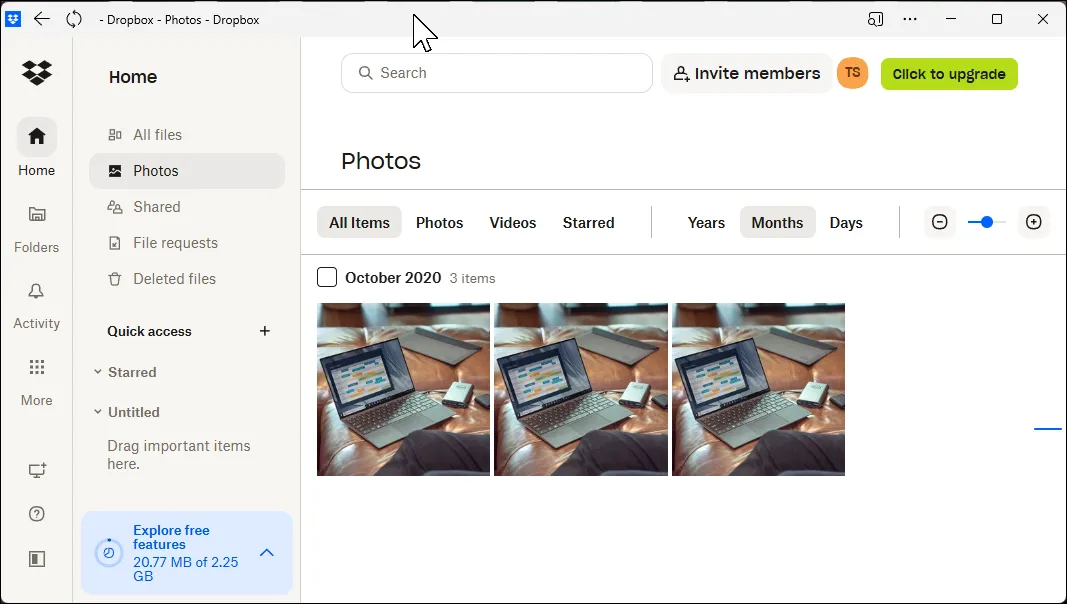 Giao diện tab Photos của Dropbox hiển thị hình ảnh đã đồng bộ