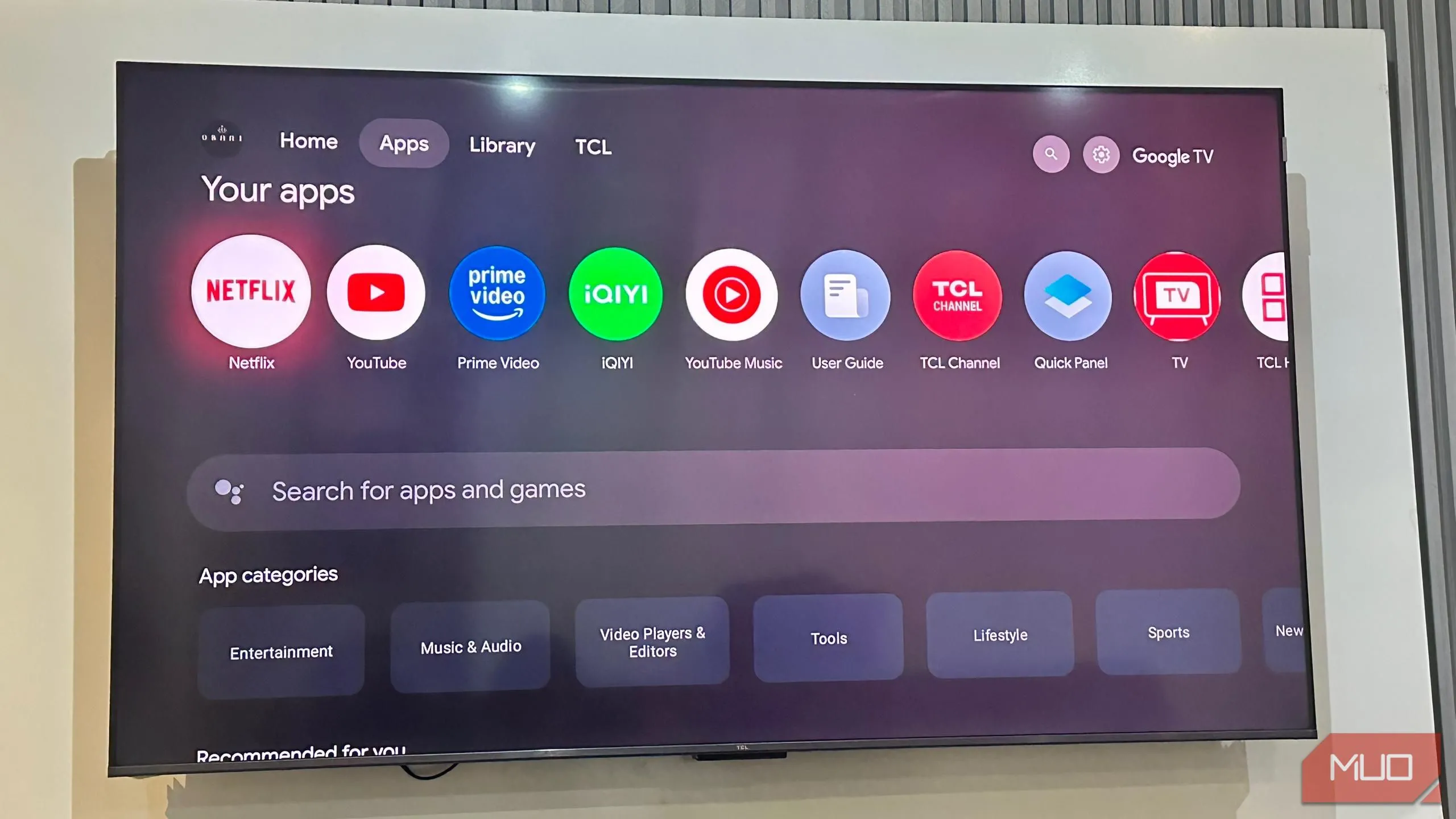 Giao diện thư mục ứng dụng trên Smart TV Hisense, nơi người dùng cần kiểm tra các ứng dụng lạ