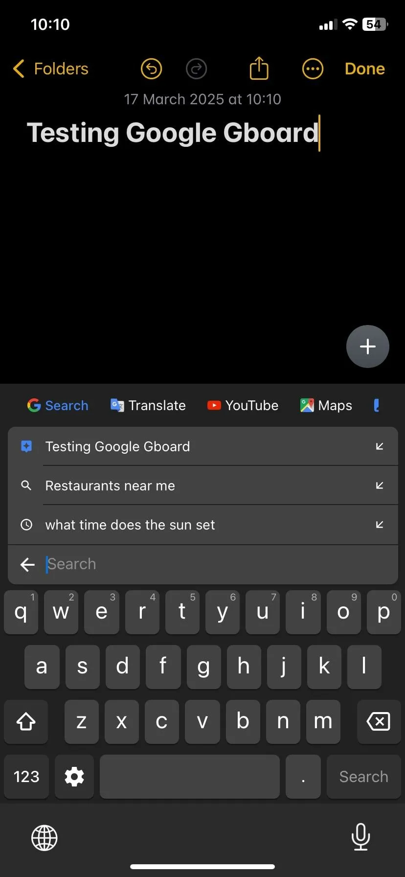 Giao diện tìm kiếm tích hợp của Gboard hiển thị các gợi ý tìm kiếm.
