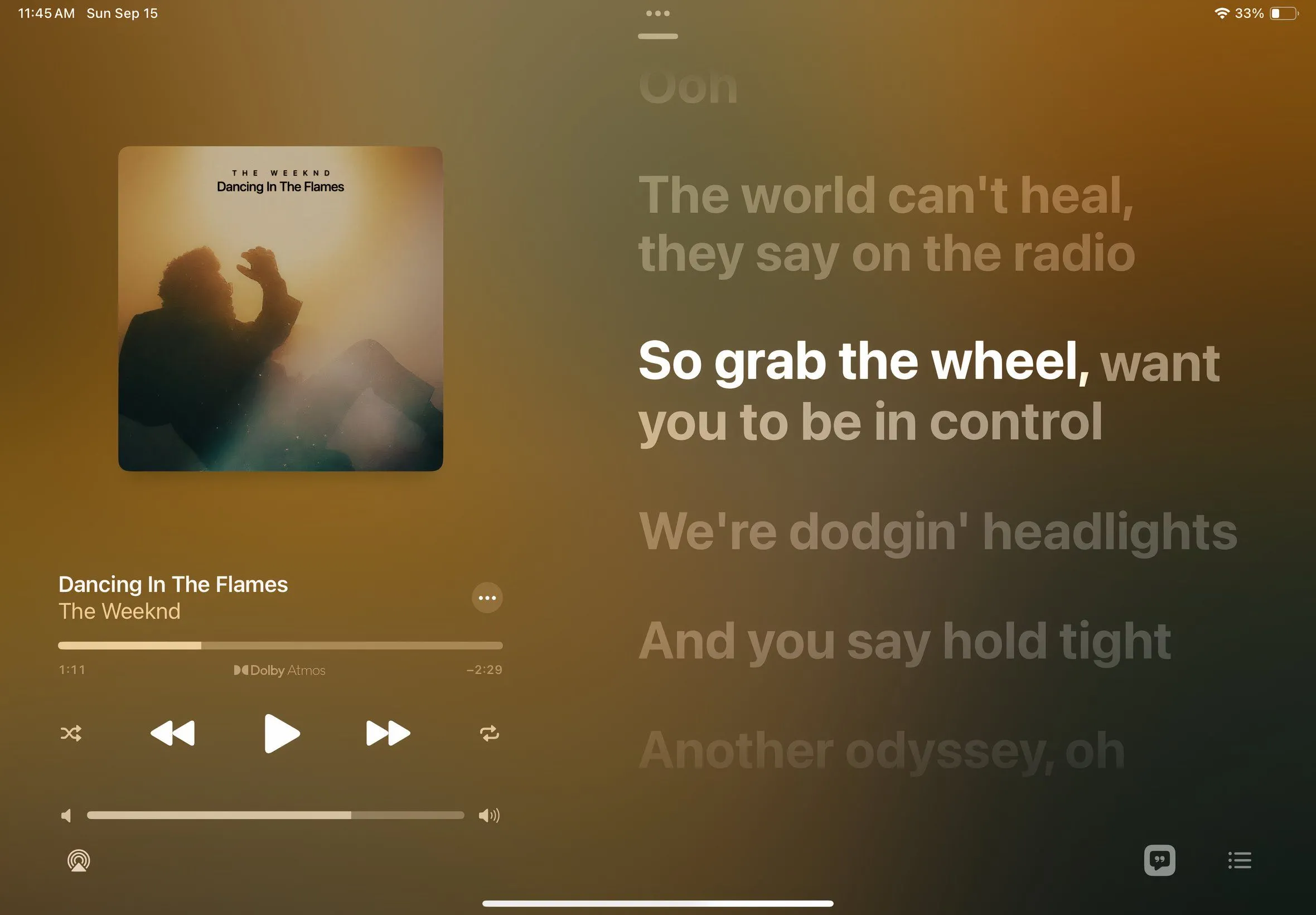 Giao diện tính năng Apple Music Sing cho phép hát karaoke với lời bài hát hiển thị theo thời gian thực