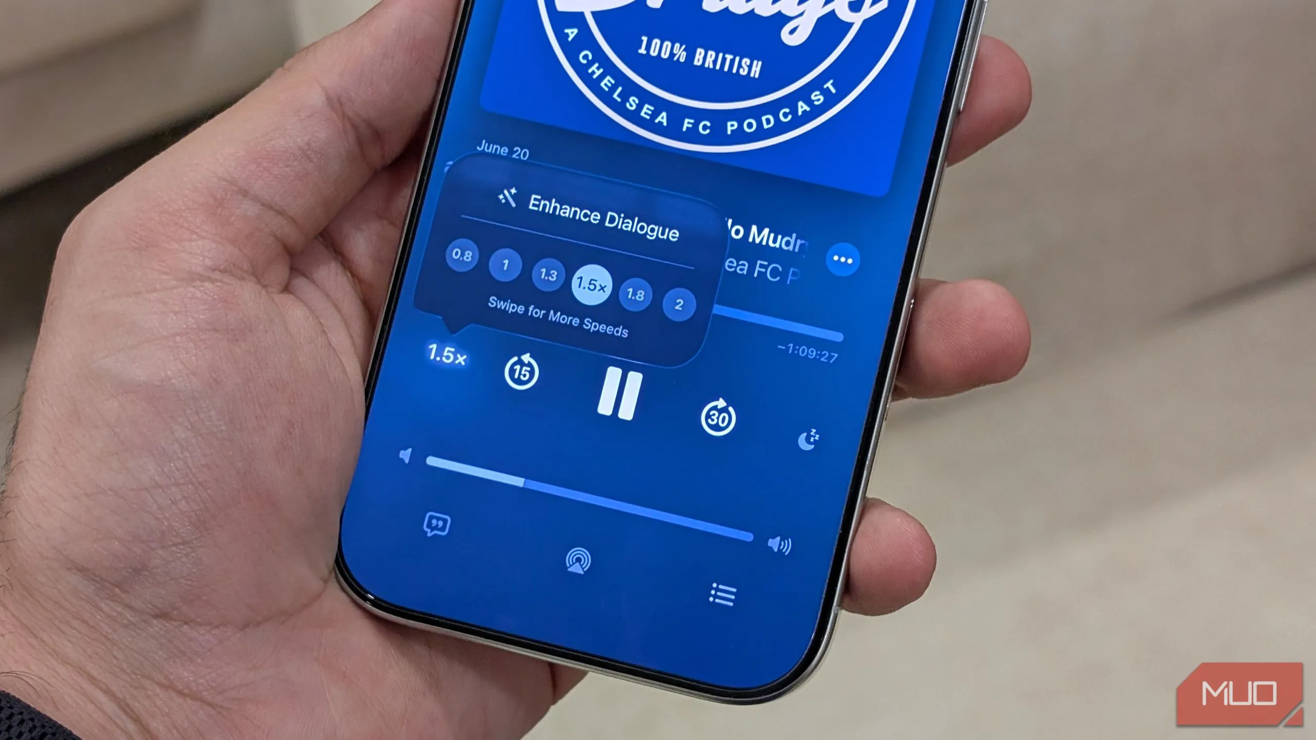 Giao diện tùy chỉnh tốc độ phát podcast trong ứng dụng Apple Podcasts trên iOS 26