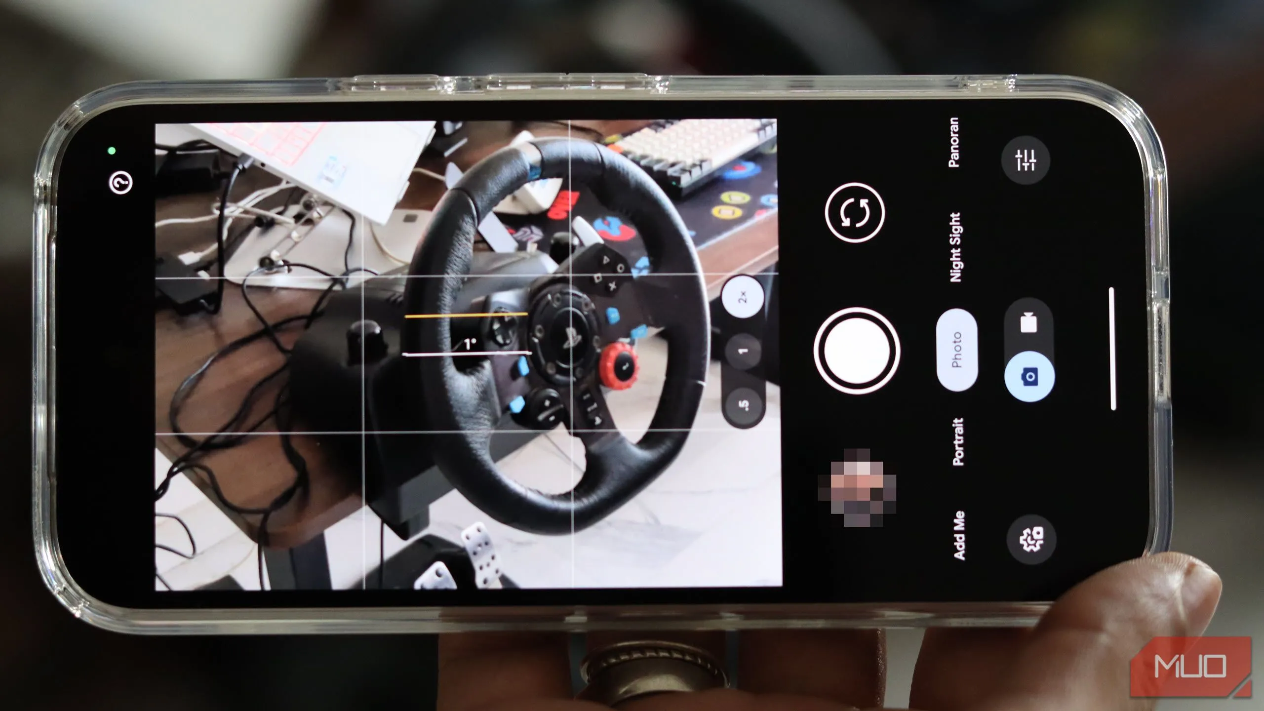 Giao diện ứng dụng Google Camera (GCam) đang mở trên điện thoại Pixel 9a, minh họa khả năng chụp ảnh chuyên nghiệp