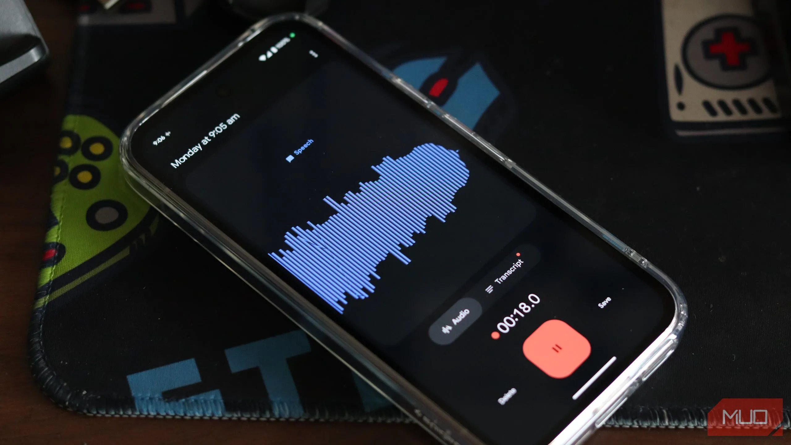 Giao diện ứng dụng Google Recorder trên Pixel 9a, hiển thị bản ghi âm cùng tính năng chuyển đổi giọng nói thành văn bản theo thời gian thực