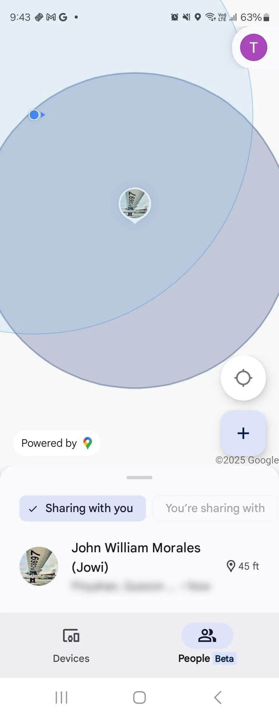 Giao diện ứng dụng Google Tìm thiết bị hiển thị danh sách những người đang chia sẻ vị trí với bạn.