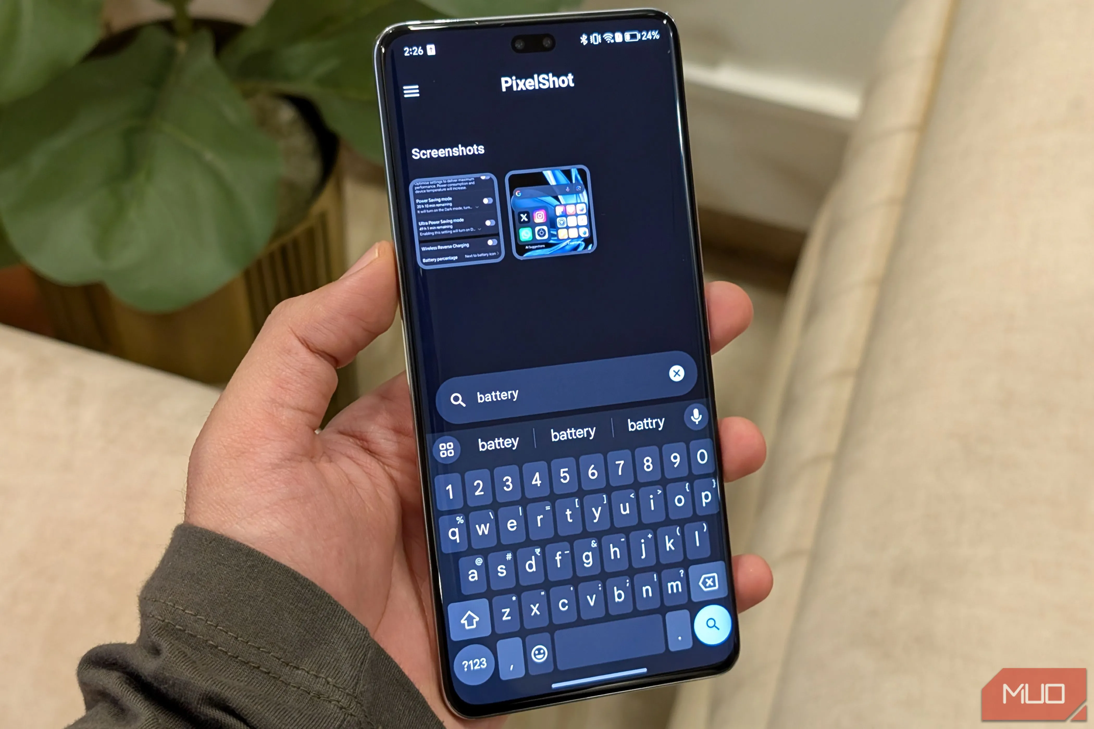 Giao diện ứng dụng PixelShot tìm kiếm ảnh chụp màn hình chứa thông tin về pin