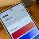 Giao diện ứng dụng Privacy hiển thị quá trình tạo thẻ thanh toán ảo trên điện thoại Samsung Galaxy Z Fold 6, minh họa tính năng bảo mật giao dịch trực tuyến.