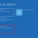 Giao diện Windows Recovery Environment với tùy chọn Troubleshoot được chọn