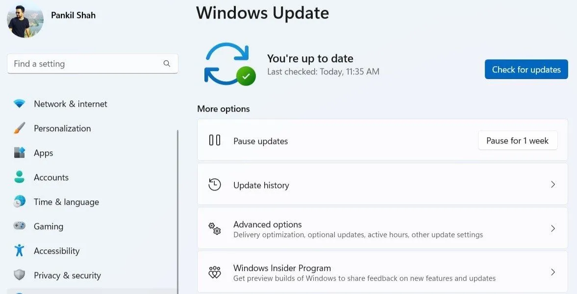 Giao diện Windows Update trong Cài đặt, nơi người dùng kiểm tra và cài đặt các bản cập nhật hệ thống.