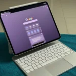Google Chrome chạy trên iPad Pro gắn Magic Keyboard