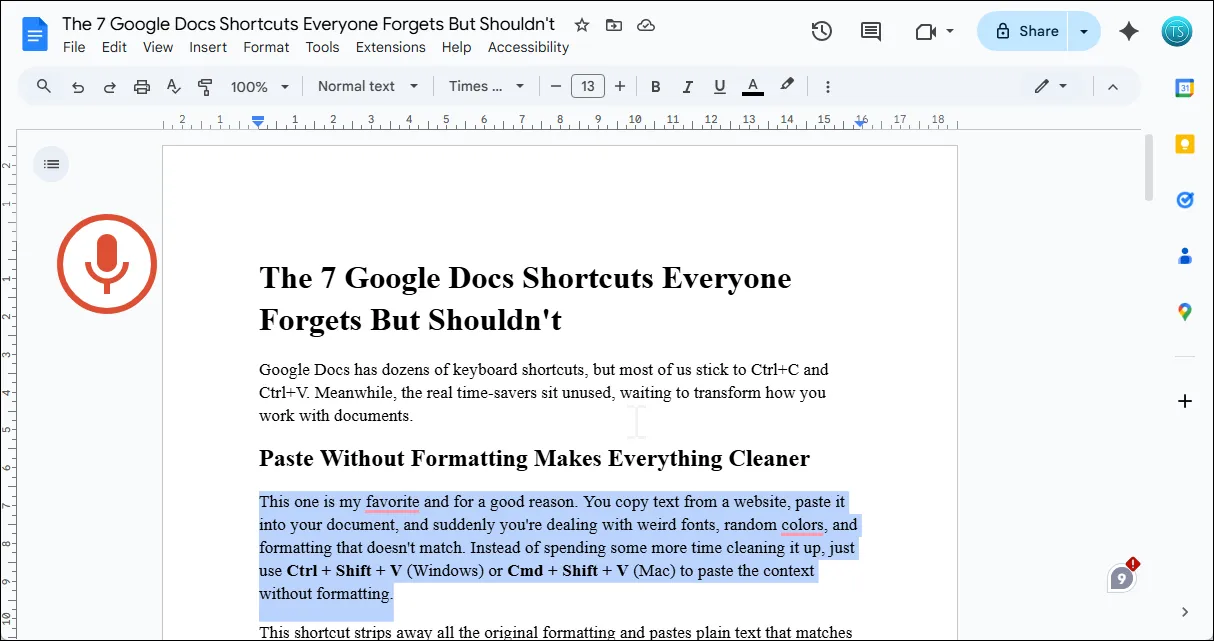 Google Docs đang kích hoạt tính năng gõ văn bản bằng giọng nói, hiển thị văn bản được chuyển đổi và biểu tượng micro.