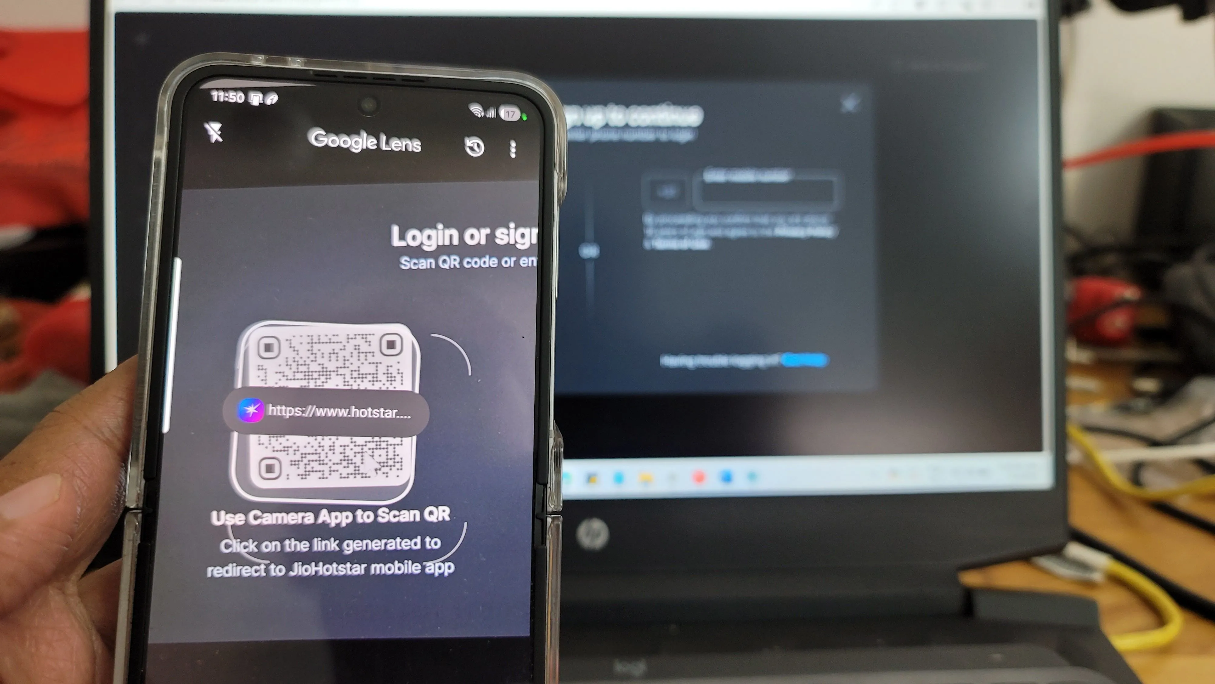 Google Lens quét mã QR để mở liên kết và thông tin