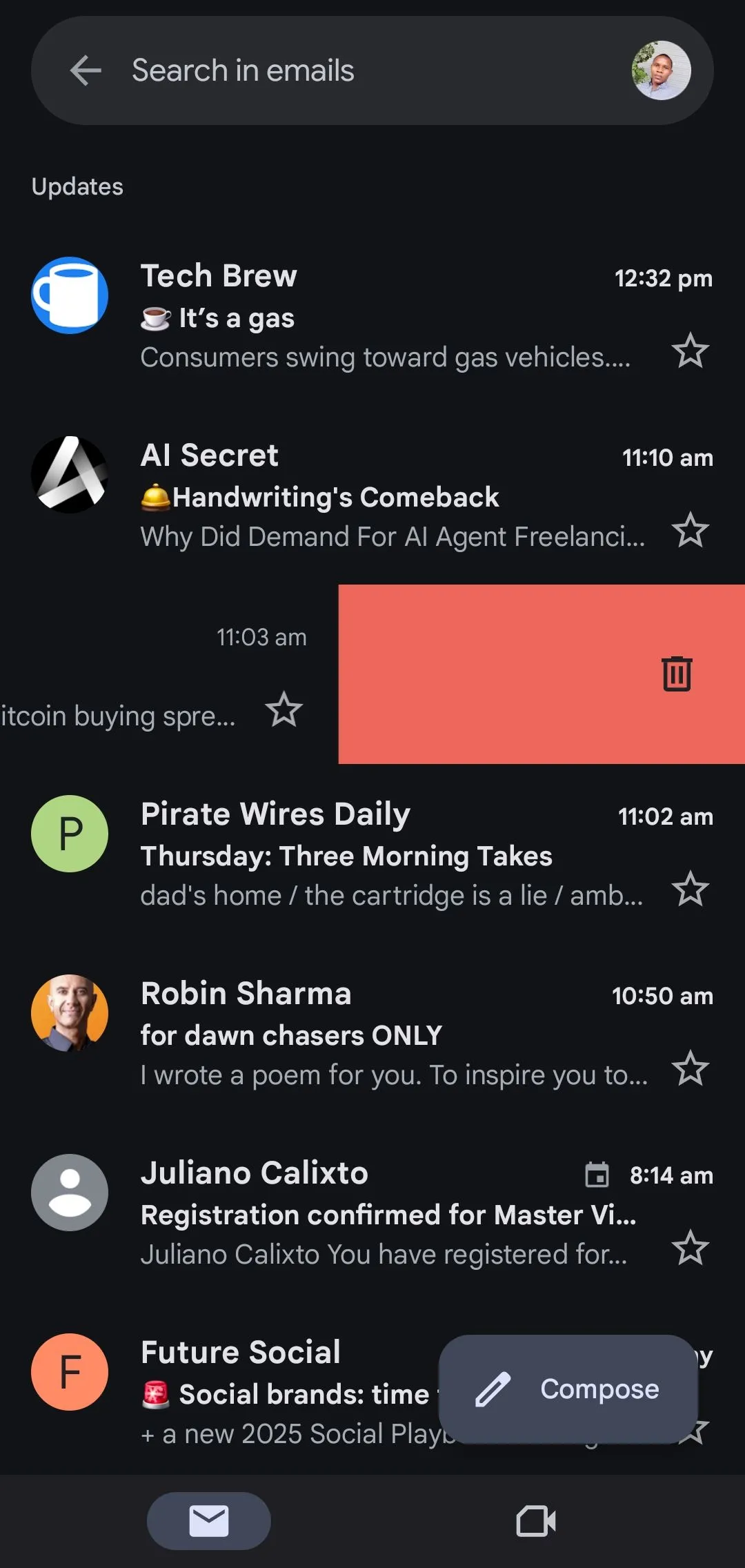 Hành động vuốt sang phải để lưu trữ email trong ứng dụng Gmail