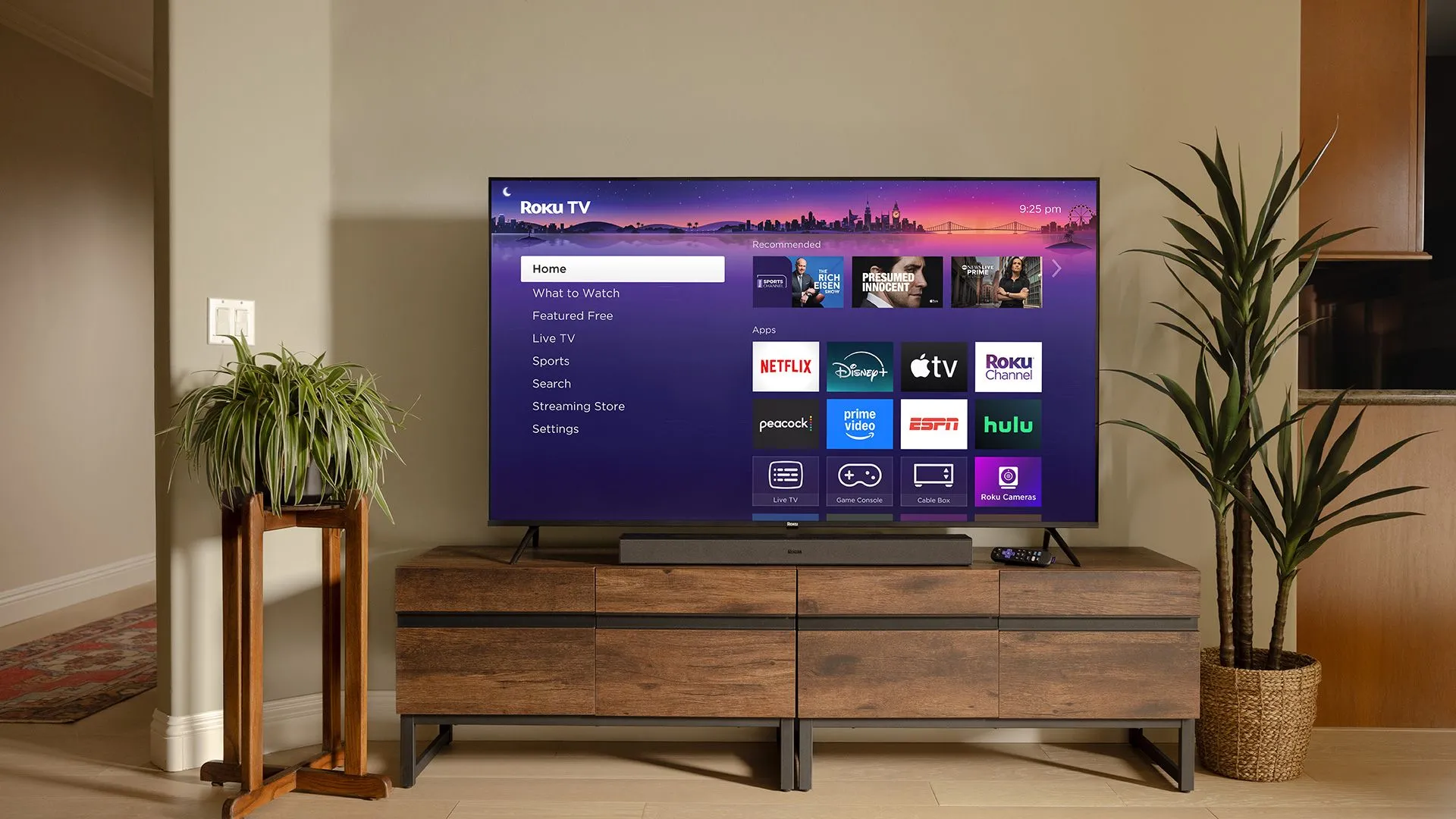Hình ảnh chiếc TV Roku Plus Series mới với công nghệ Mini-LED