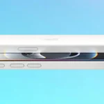 Hình ảnh mặt trước và mặt sau của iPhone 16e màu xanh, minh họa thiết kế và vị trí Nút Tác vụ hỗ trợ Visual Intelligence.