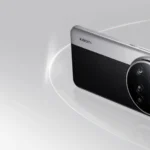 Hình ảnh sản phẩm điện thoại Xiaomi 15 Ultra màu đen với cụm camera tròn lớn phía sau, thể hiện sự hợp tác với Leica trong công nghệ nhiếp ảnh di động