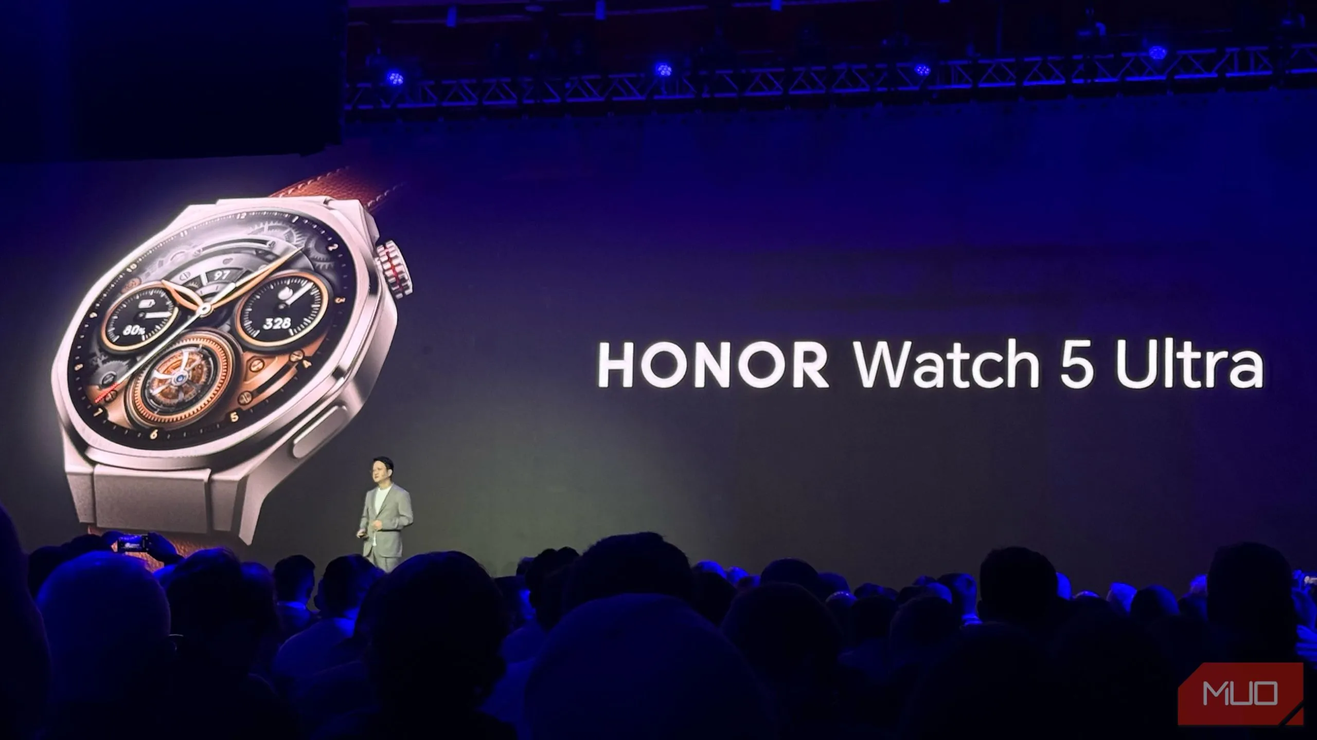 Honor giới thiệu đồng hồ thông minh Honor Watch 5 Ultra tại sự kiện MWC 2025