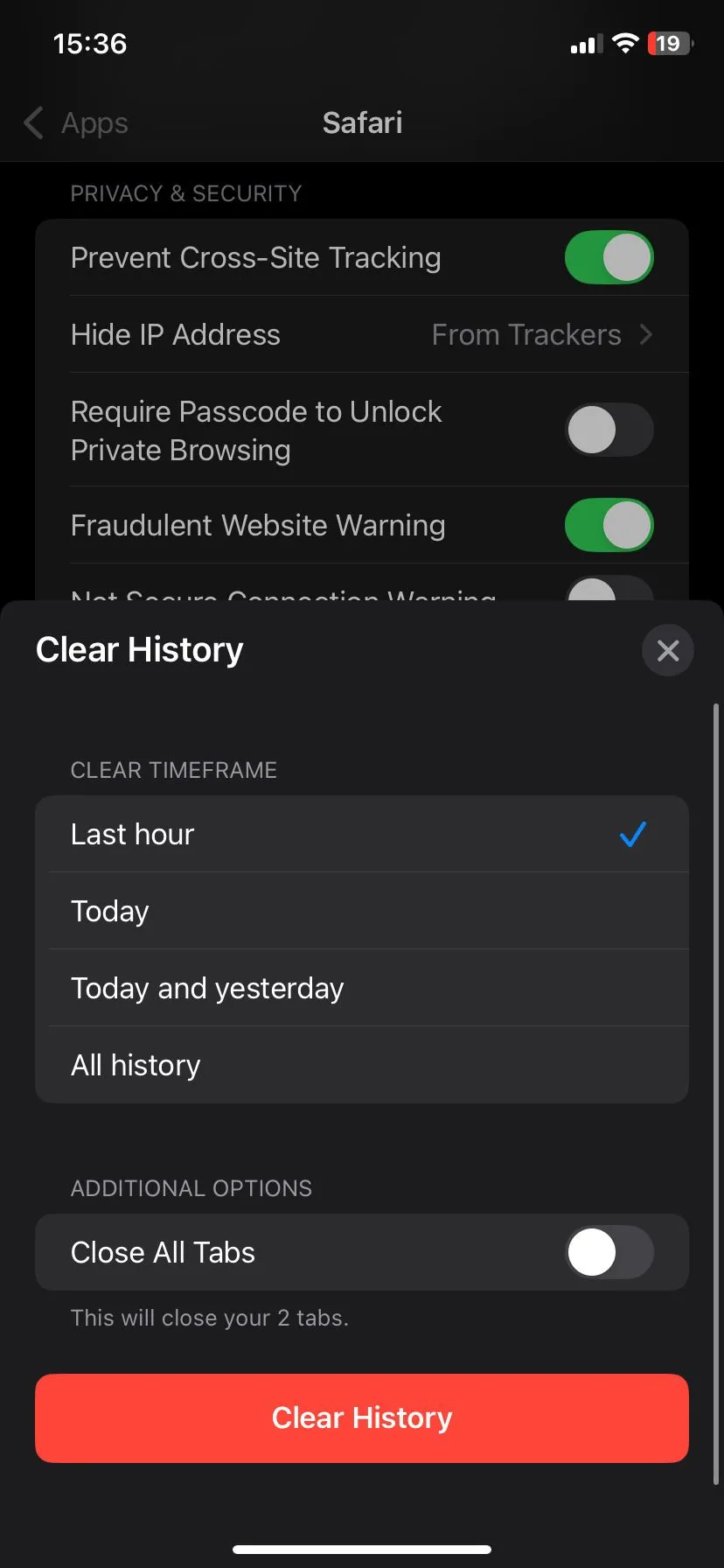 Hộp thoại xác nhận xóa lịch sử và dữ liệu trang web Safari trên iPhone