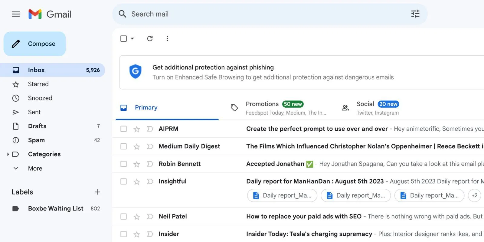 Hộp thư đến Gmail với nhiều email chưa đọc, minh họa tình trạng email quá tải cần quản lý