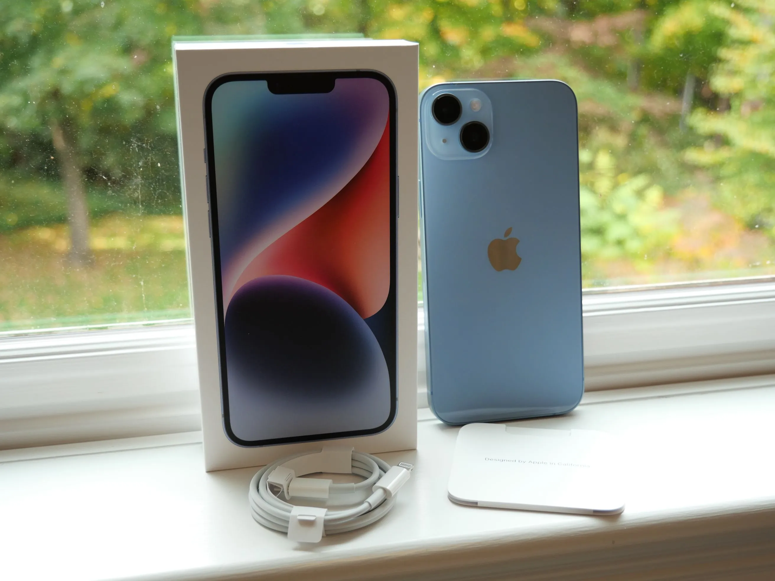 Hộp và các phụ kiện đi kèm của iPhone 14 Plus