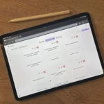 iPad hiển thị trang web FlashKa và bút Apple Pencil, minh họa cho khả năng sáng tạo của máy tính bảng