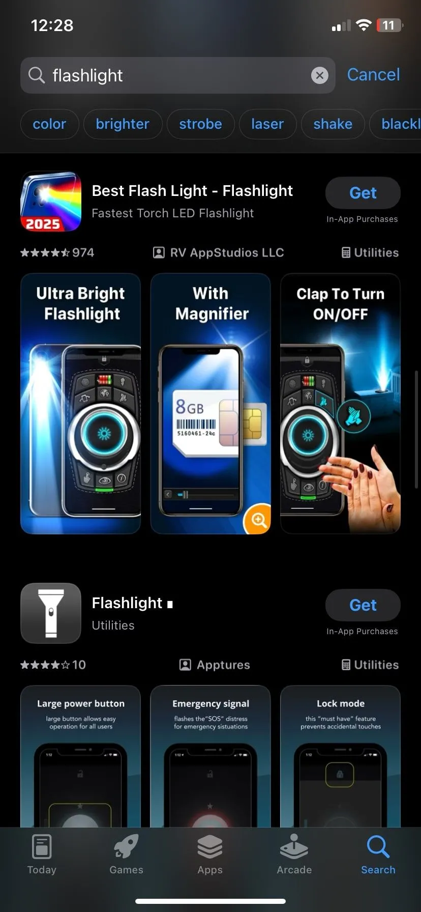 Kết quả tìm kiếm ứng dụng đèn pin trên App Store hiển thị nhiều ứng dụng không cần thiết cho iPhone.