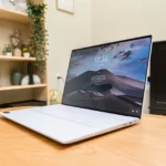 Laptop Dell XPS 14 9440 chạy Windows, minh họa sự đa dạng phần cứng của hệ điều hành Microsoft