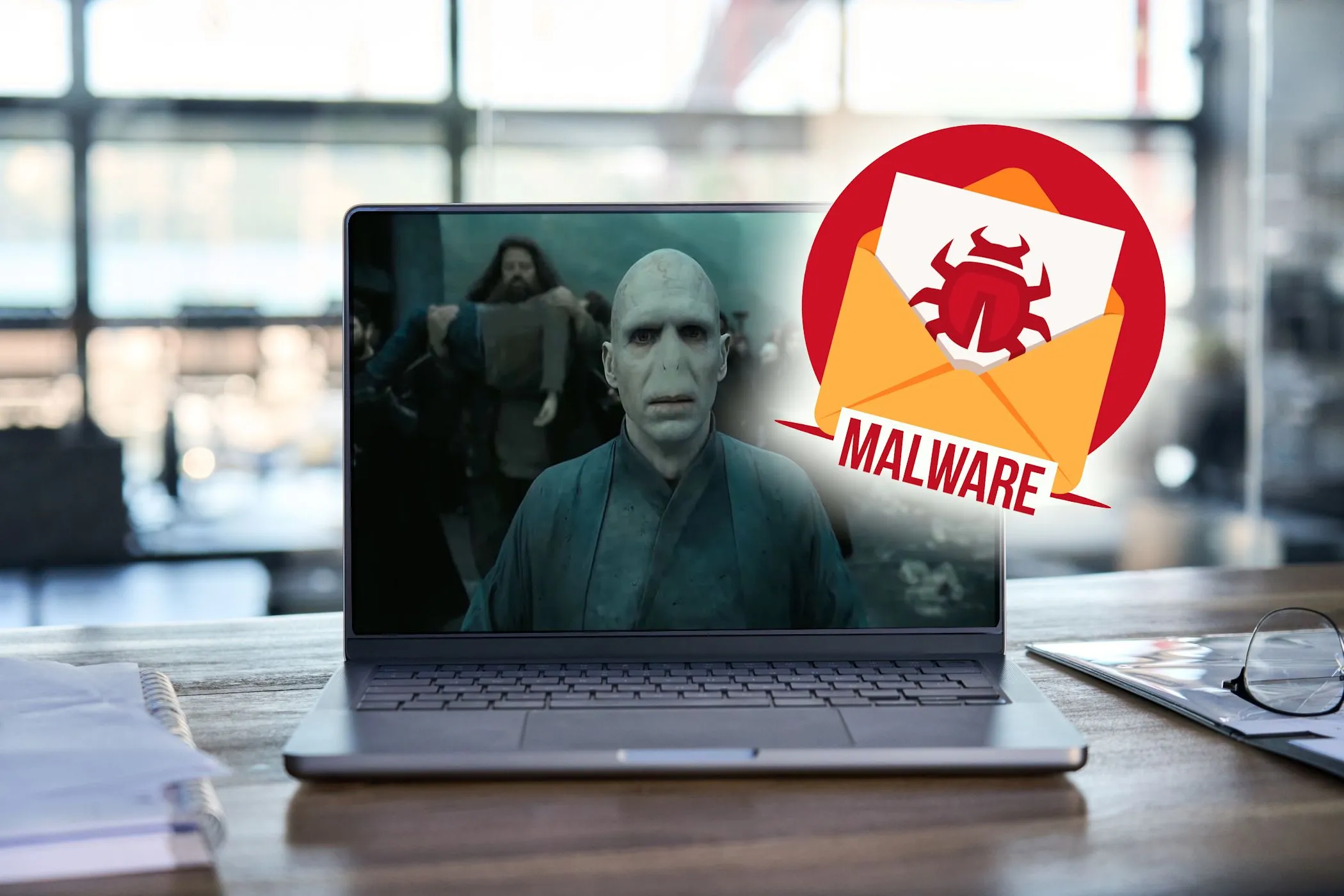 Mã độc Voldemort trên màn hình máy tính xách tay biểu thị nguy cơ độc hại từ dark web