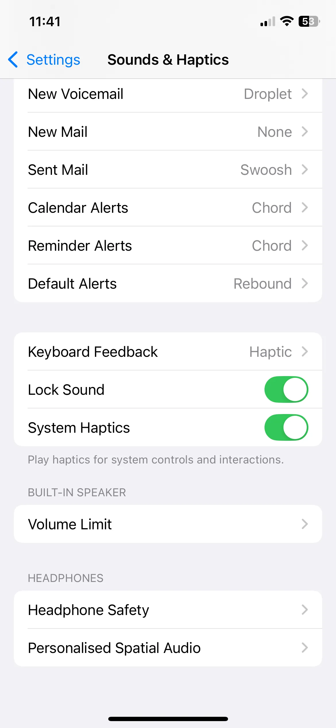 Màn hình Âm thanh &amp; Cảm ứng trong ứng dụng Cài đặt trên iPhone