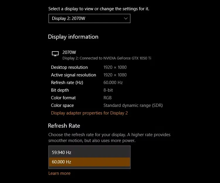 Màn hình cài đặt nâng cao hiển thị tùy chọn thay đổi tần số quét trên Windows 10.