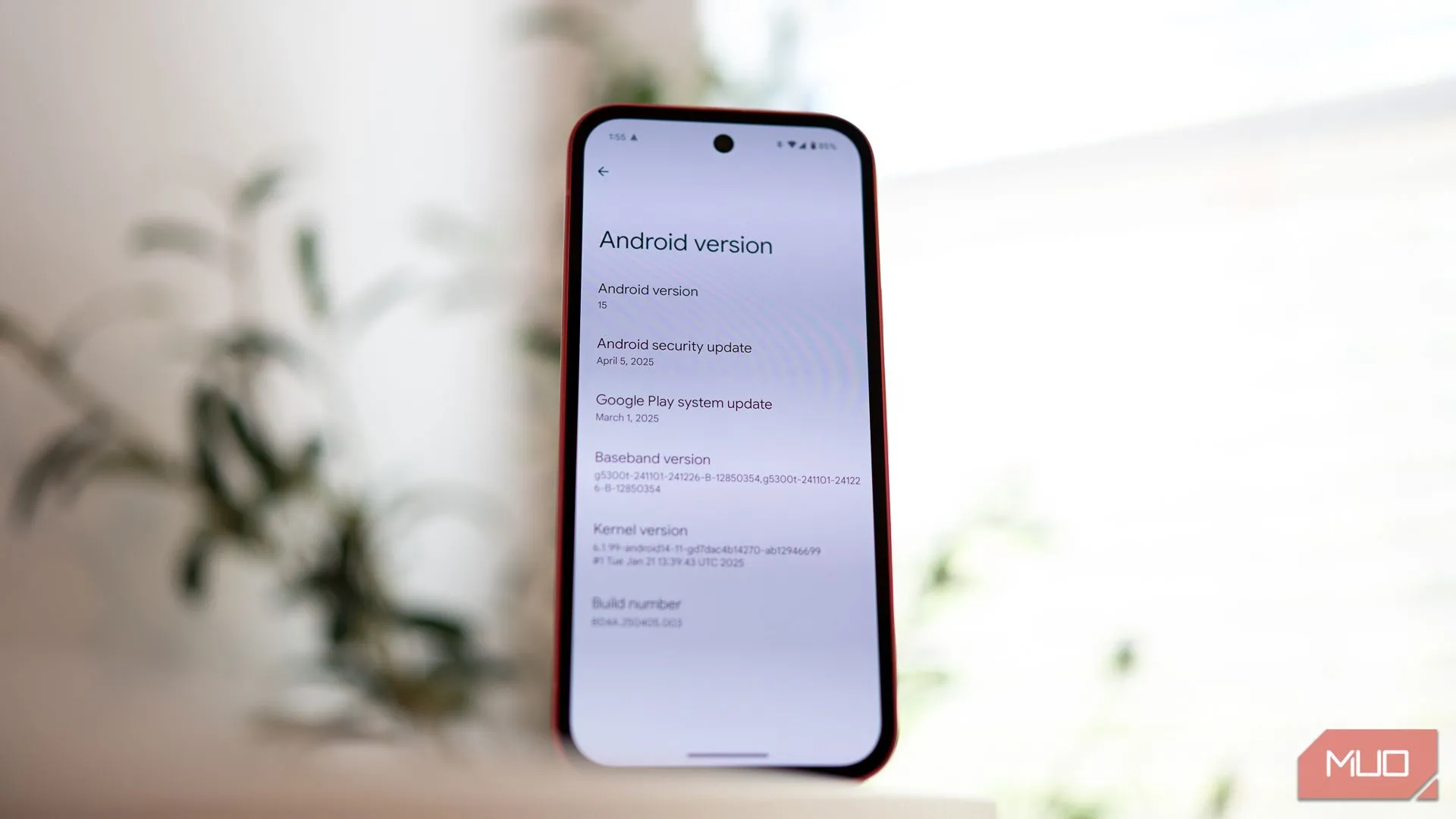 Màn hình cài đặt phiên bản Android trên điện thoại Google Pixel 9a, hiển thị thông tin hệ điều hành