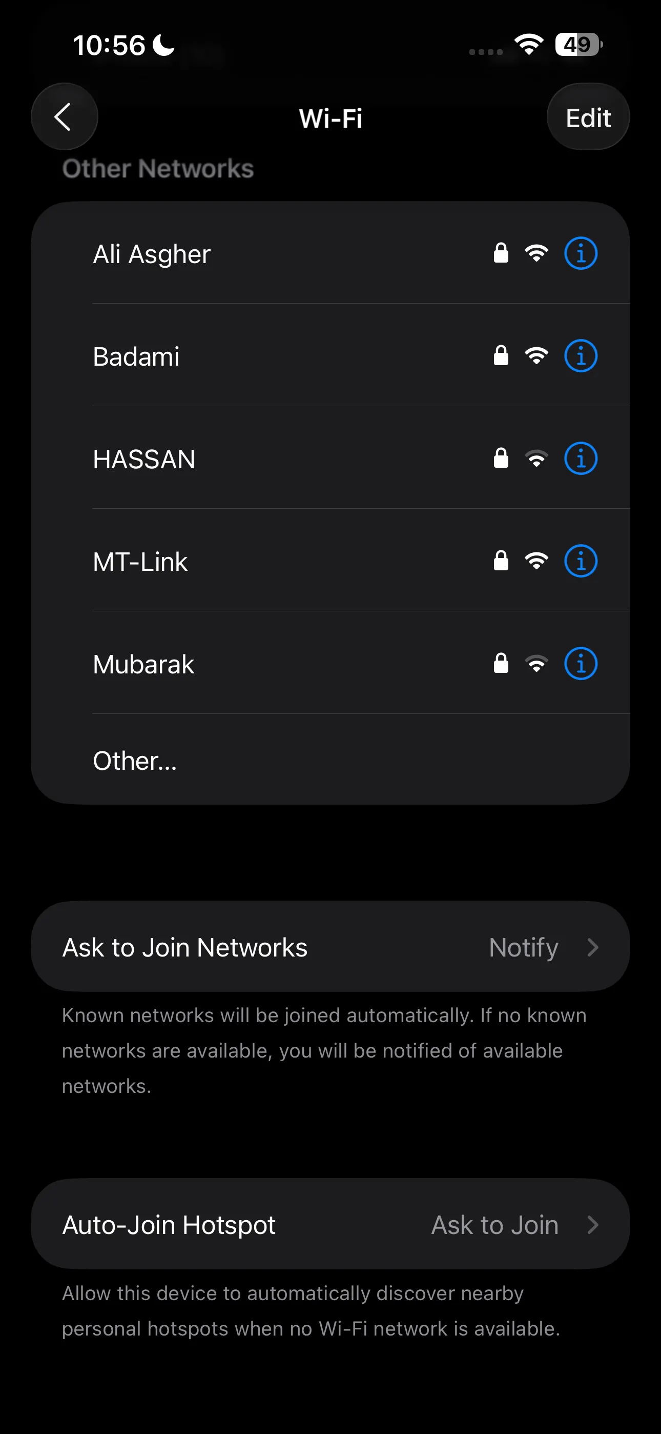 Màn hình cài đặt Wi-Fi trên iOS, hiển thị tùy chọn &quot;Tự động tham gia&quot; (Auto-Join) và &quot;Hỏi để tham gia mạng&quot; (Ask to Join Networks) để kiểm soát kết nối tự động.