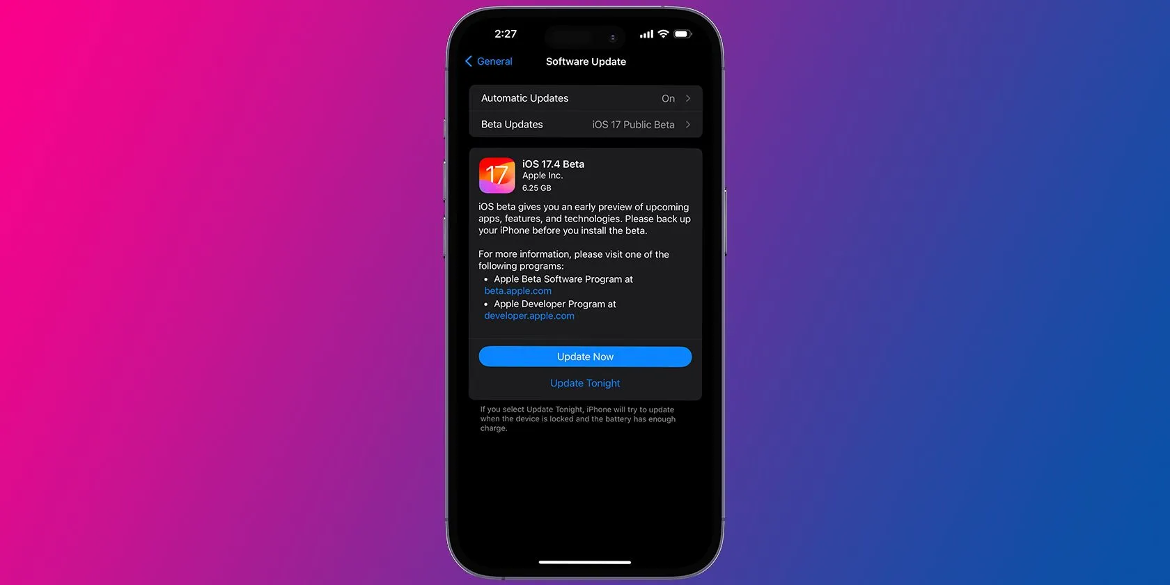 Màn hình cập nhật phần mềm iOS 17.4 trên iPhone, minh họa tầm quan trọng của việc cập nhật hệ điều hành để tăng cường bảo mật điện thoại.